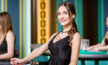 Đội ngũ nhân viên chăm sóc khách hàng của Surewin Nhà Cái đang mỉm cười